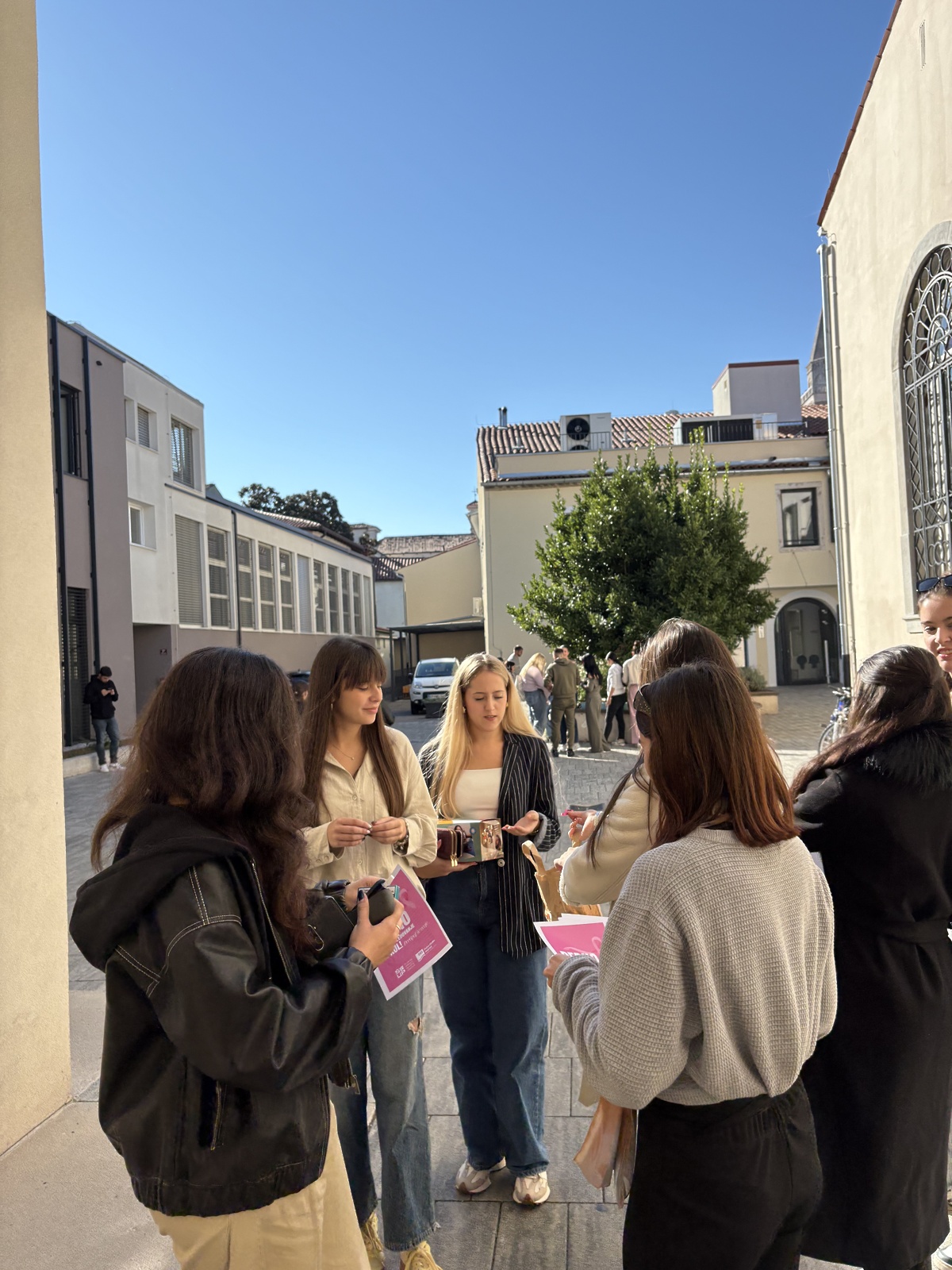 rožnati oktober 2025